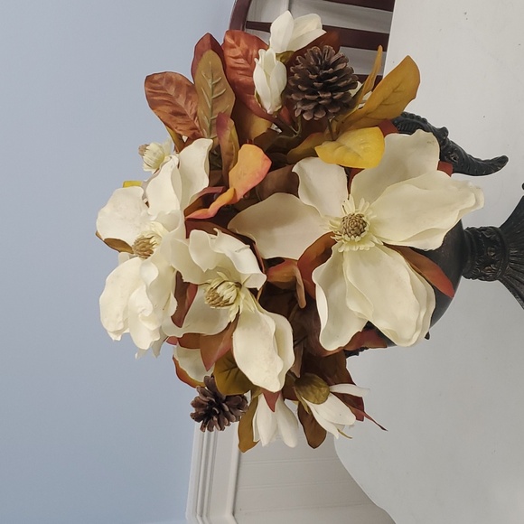 Floral Arrangement - Picture 2 of 4